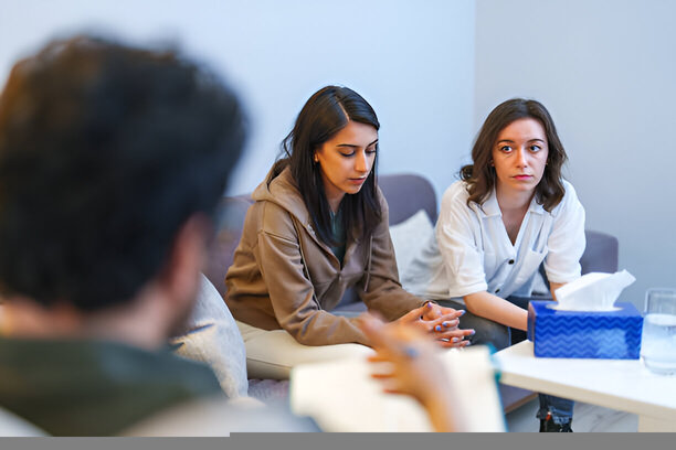 kıbrıs'ta psikolog desteği alan bir aile 