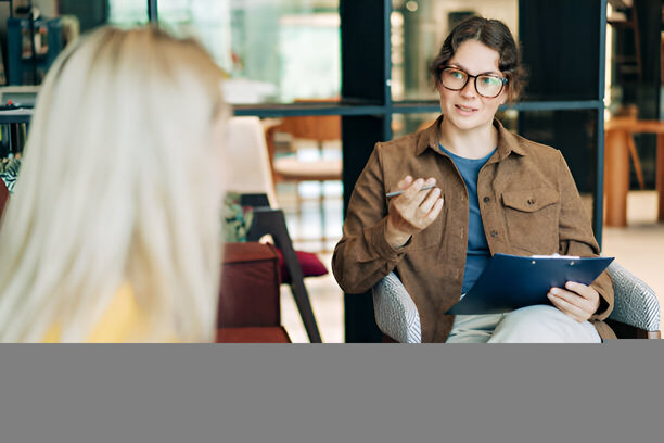 lefkoşa psikolog önerileri alan bir kadın danışan