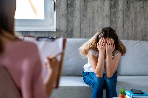 Yaygın Anksiyete Bozukluğu Tedavisi: Belirtiler, Süreç ve Etkili Yöntemler 13 girne psikolog desteğimiz kapsamında yaygın anksiyete bozukluğu tedavisi uygulanmaktadır