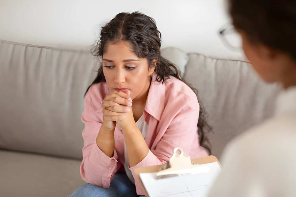 amsterdam türk psikolog hizmetlerimizden faydalanan bir kadın danışanın görseli