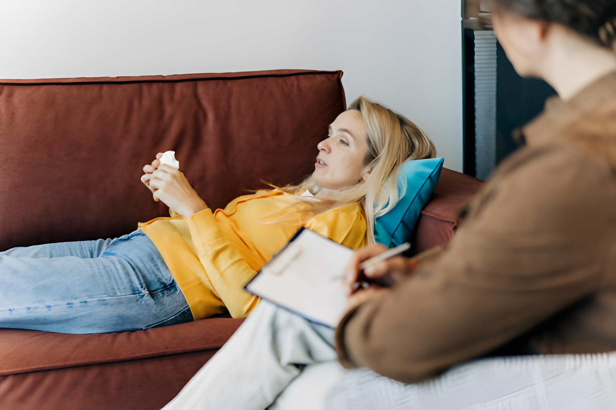 gazimağusa'daki psikologlar ile destek alan bir danışan görseli